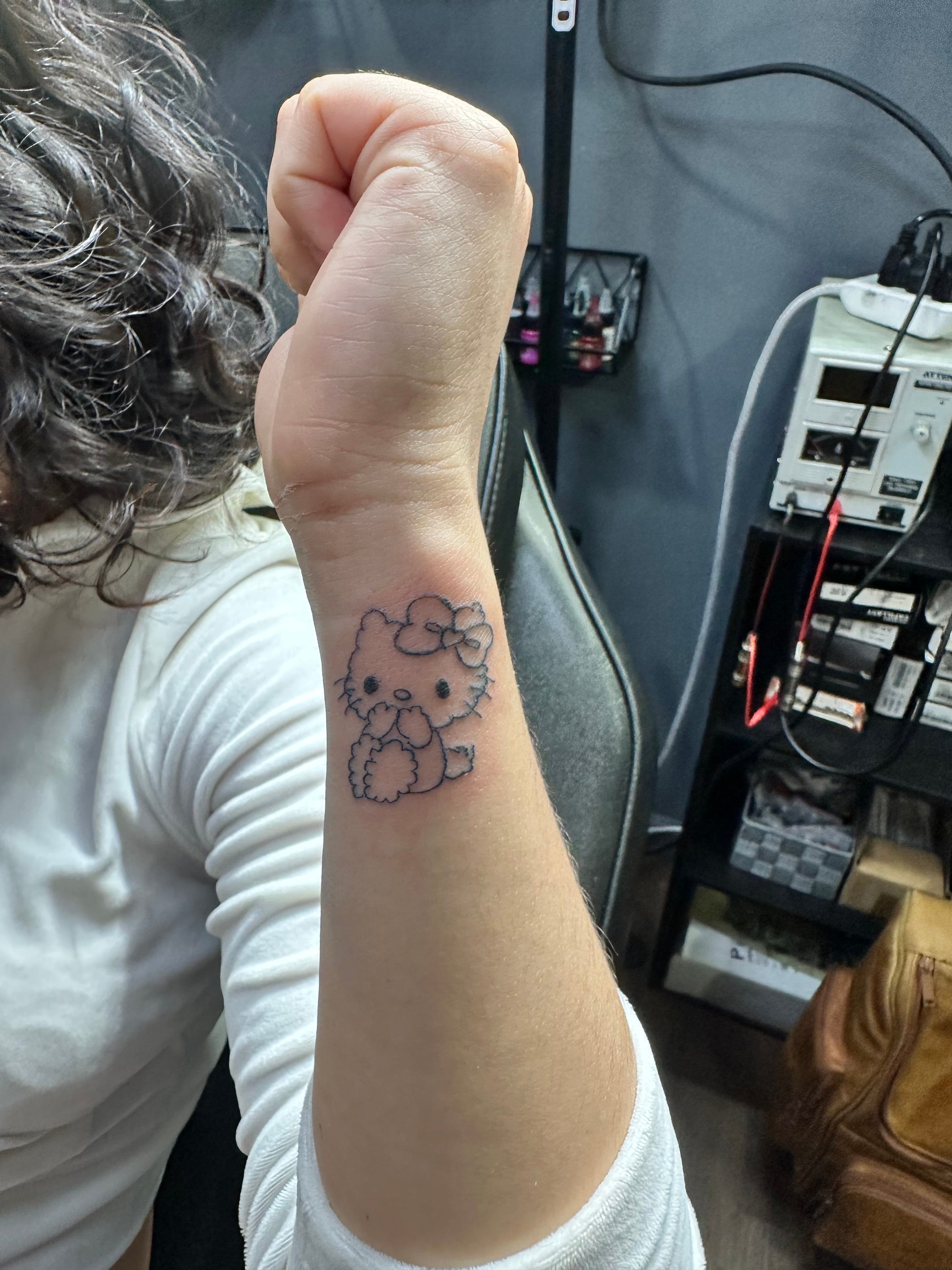 Hello Kitty wavy tattoo